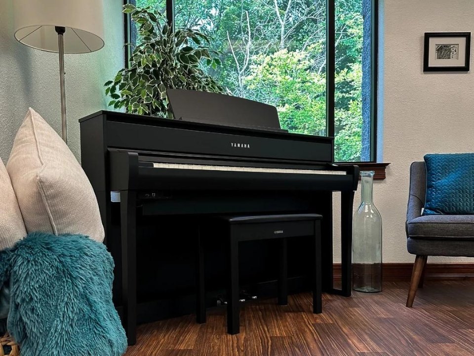 Hình ảnh chi tiết YAMAHA CLP-775 B góc chụp 7